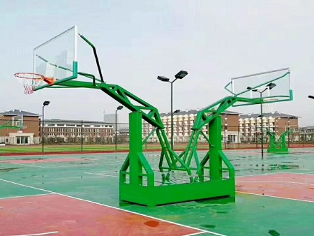 如何利用有限空间创建高效的篮球训练设施？